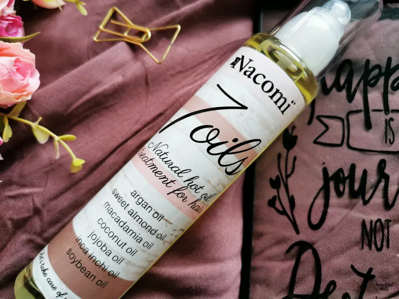 Nacomi 7 oils jak stosować? Naturalny olejek do włosów z siedmioma olejami: arganowym, migdałowym, makadamia, kokosowym, inchi, sojowym.